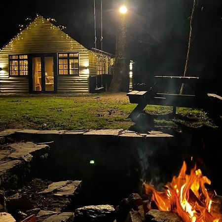 Cuckoo Cabin, Tyn Y Cwm Eglwys-Fach Ngoại thất bức ảnh