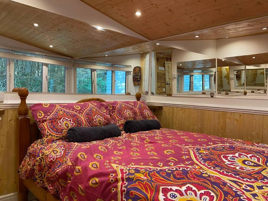 Cuckoo Cabin, Tyn Y Cwm Eglwys-Fach Ngoại thất bức ảnh