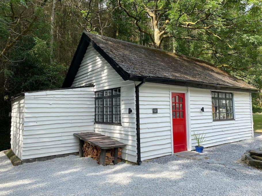 Cuckoo Cabin, Tyn Y Cwm Eglwys-Fach Ngoại thất bức ảnh