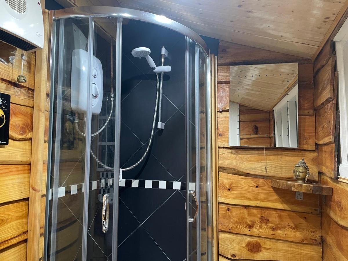 Cuckoo Cabin, Tyn Y Cwm Eglwys-Fach Ngoại thất bức ảnh