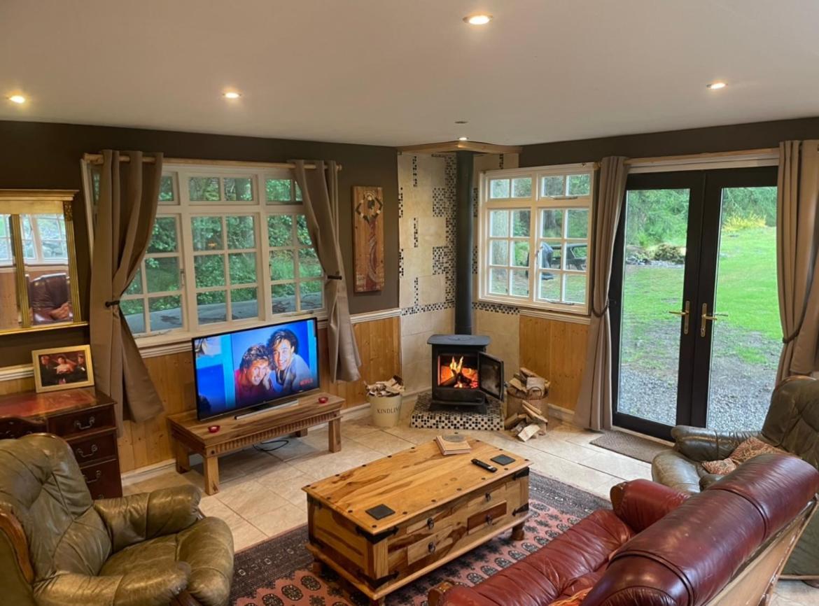 Cuckoo Cabin, Tyn Y Cwm Eglwys-Fach Ngoại thất bức ảnh